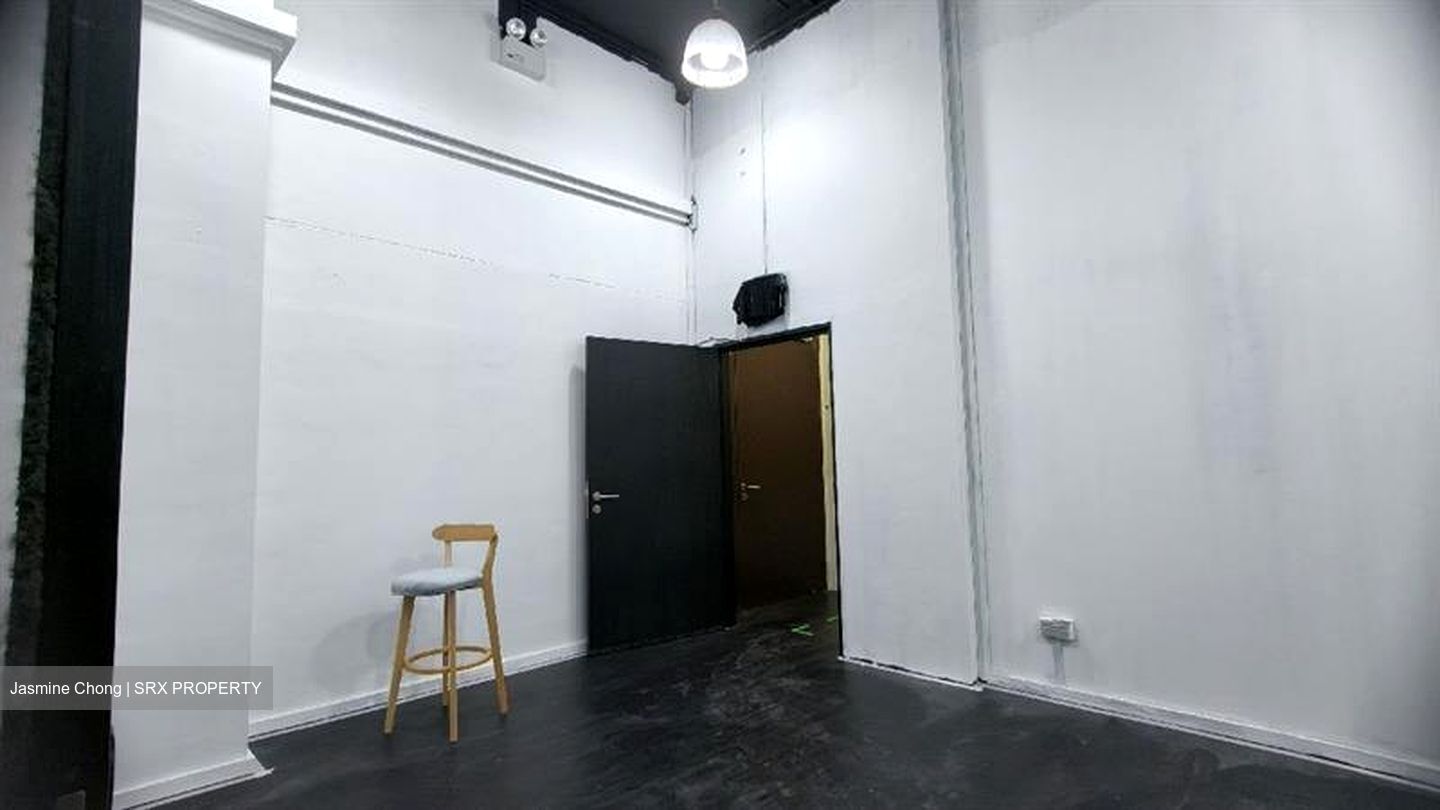 UB. One (D14), Warehouse #607282561
